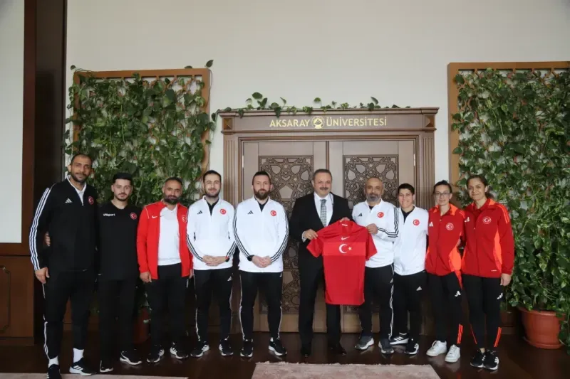 İşitme Engelliler Futsal Milli Takımlarından ASÜ Rektörüne Ziyaret