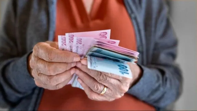 Emeklilere Bayram Müjdesi: İkramiyeler Bu Tarihlerde Hesaplarda