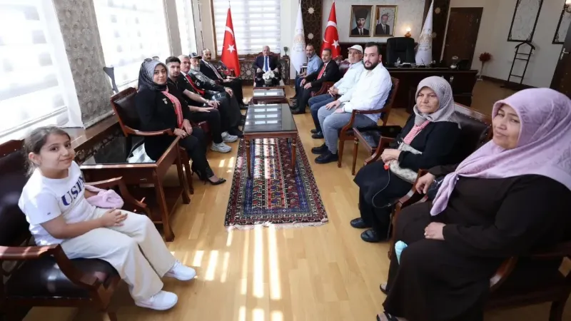 Şehit Ailelerinden Vali Kumbuzoğlu’na Anlamlı Ziyaret: Yeni Dönem Projeleri Görüşüldü