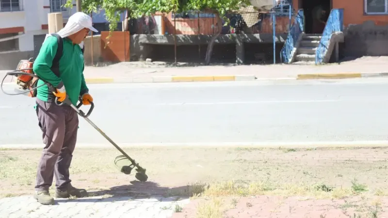 Nakkaş Mahallesi’nde Kaldırım Üstü Temizlik Atağı