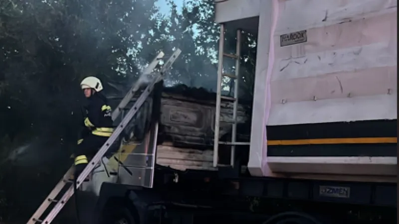 Seyir Halindeyken Alev Alan Tırın Sürücüsü Hayatını Kaybetti