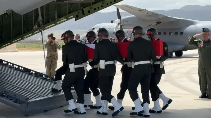 Pençe-Kilit Bölgesinde Şehit Olan Askerler İçin Yüksekova