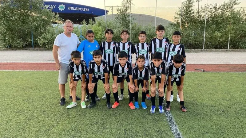 U12 Takımları Arasında Heyecan Dolu Karşılaşma: Aksaray Belediyesi ile 68 Aksaray Spor Futbol Akademisi Karşı Karşıya Geldi