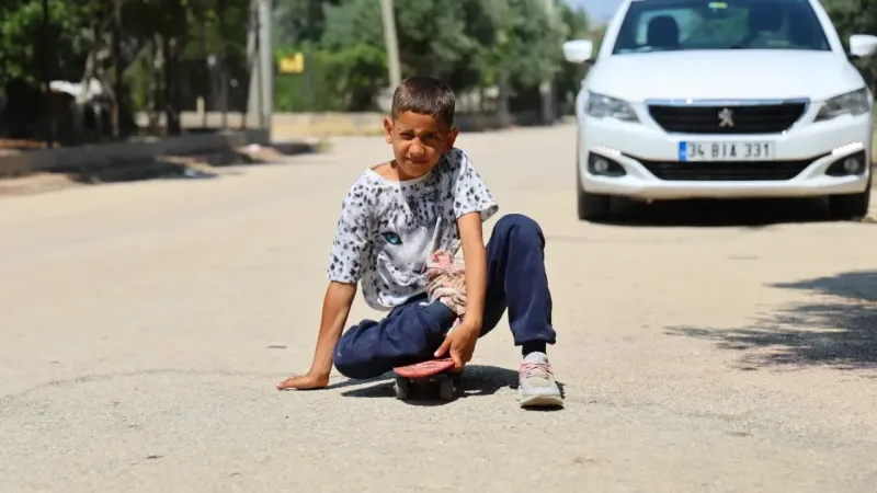 Tekerlekli Sandalyesi Olmayan Küçük Serdal, Hayatını Kaykayla Sürdürüyor