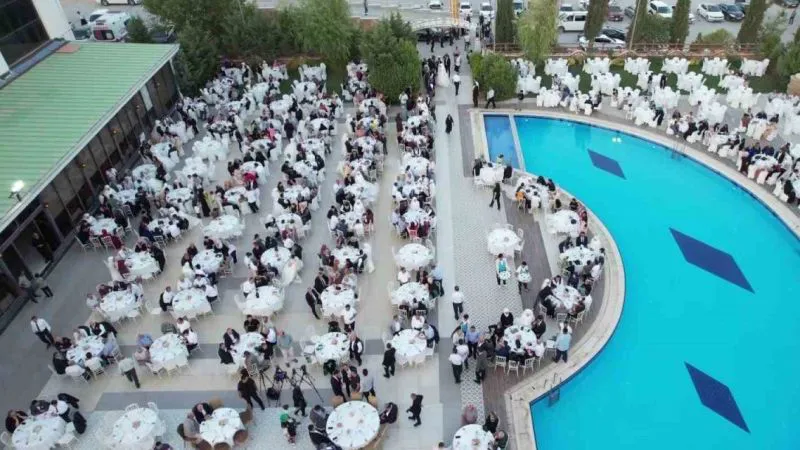 Adıyaman’da 100 Depremzede Çift Toplu Düğün Töreniyle Dünyaevine Girdi