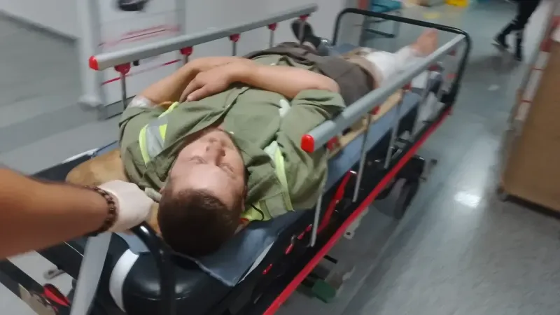 Aksaray’da Moto Kuryeye Otomobil Çarptı: Genç Kurye Ağır Yaralandı