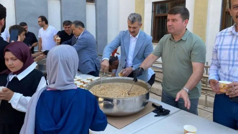 Milletvekili Hüseyin Altınsoy, Cemaleddin Aksarayi İmam Hatip Ortaokulu’ndaki Aşure Programına Katıldı