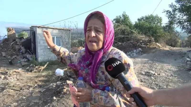 Bayramiç’te Yangında Evi Yanan Kadın: “Bir Canım, Bir Telefonum, Bir de Kimliğim Kaldı”