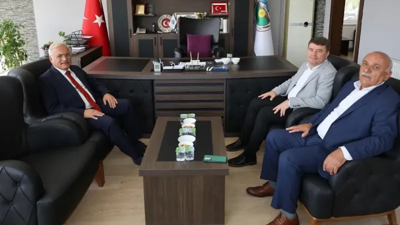 Vali Kumbuzoğlu ve Başkan Dinçer, Topakkaya Belediyesini Ziyaret Etti