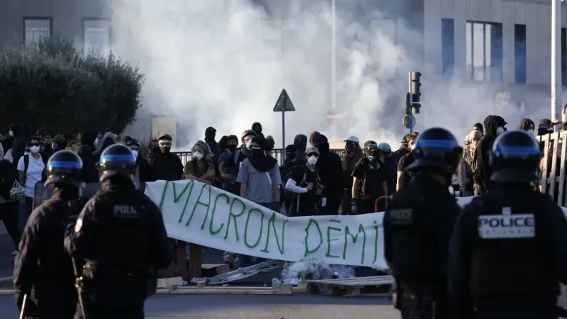 Fransa’da “Her Şeyi Durduralım” Protestosu: Ülke Genelinde Kriz Genişliyor