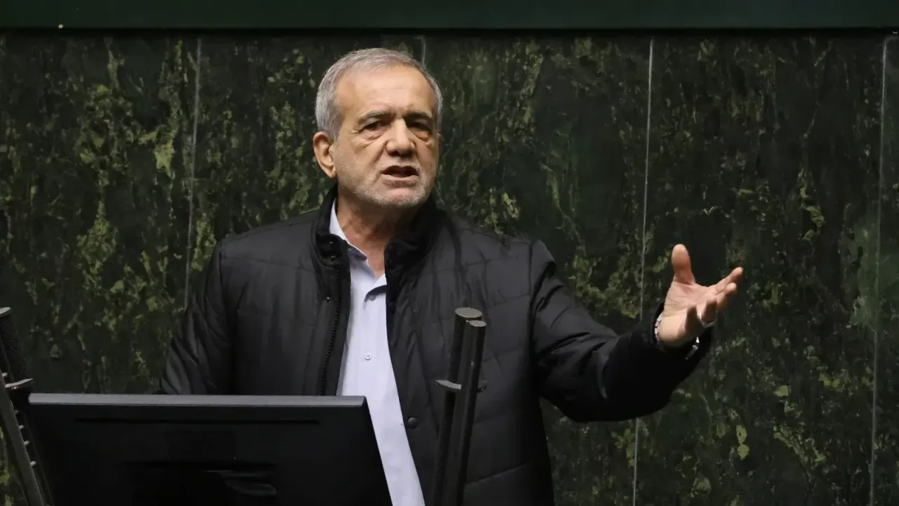 İran Cumhurbaşkanı Pezeşkiyan’dan BM Yaptırımlarına Sert Tepki: “Asla Teslim Olmayacağız”