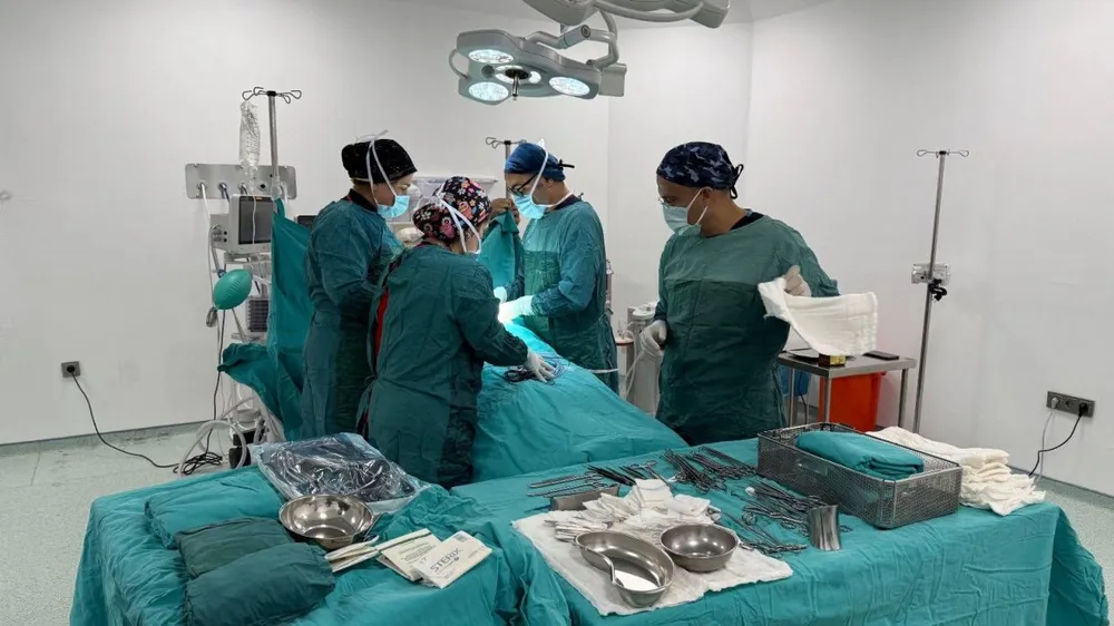 Deprem Sonrası Yeniden Yapılan Nurhak Devlet Hastanesi’nde İlk Ameliyat Gerçekleşti
