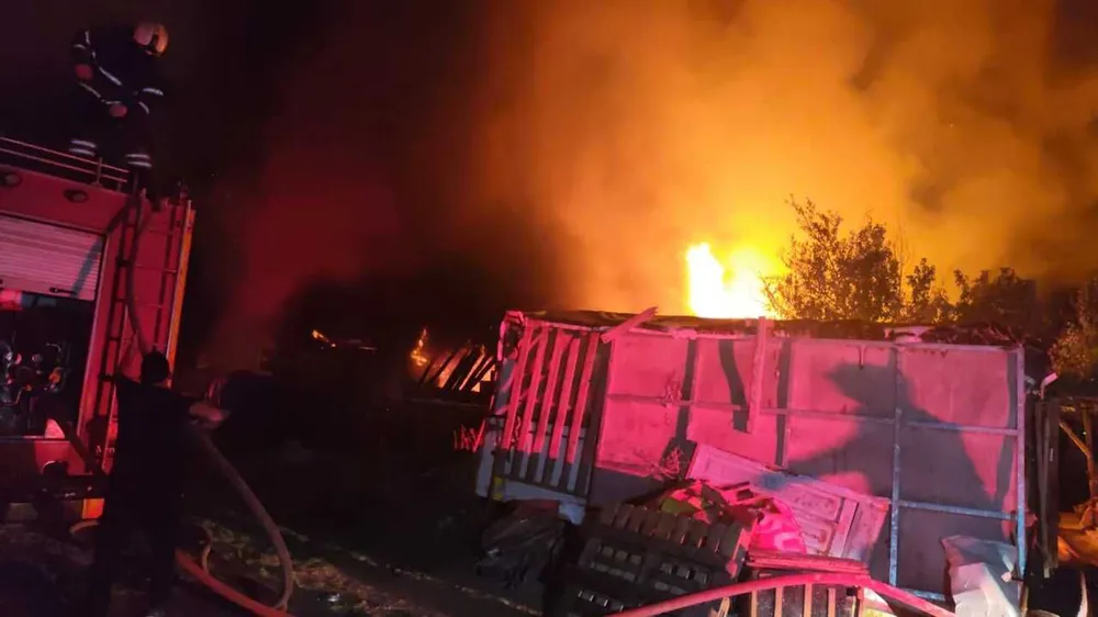 Hacılar Harmanı’nda Hurdacıya Ait Odunlukta Yangın