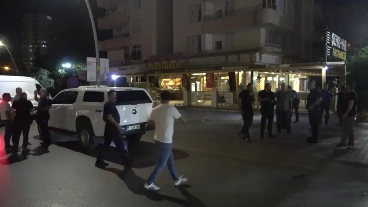 Adana’da Pastaneye El Bombası Atıldı: Mahallede Panik Anları