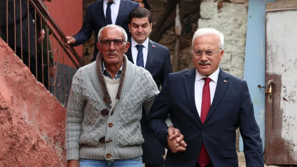 Vali Kumbuzoğlu’ndan Şehit Dedesine Gönül Köprüsü