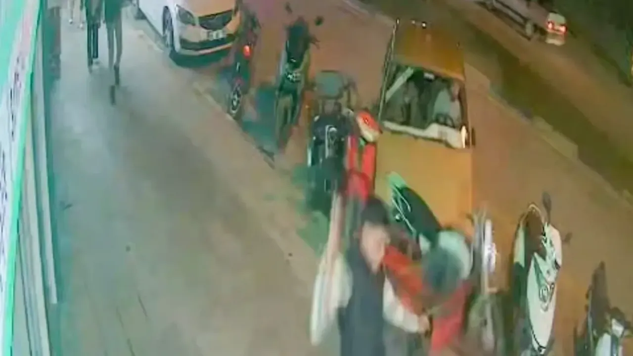 Manisa’da Drift Kazası Kamerada: Aracı Bırakıp Kaçtılar, Yaya Son Anda Kurtuldu