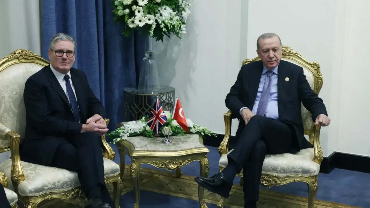 Cumhurbaşkanı Erdoğan, İngiltere Başbakanı Starmer ile Mısır’da Görüştü