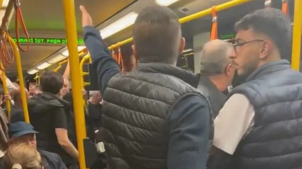 Bursa Metrosunda Olay: Alkollü Olduğu Öne Sürülen Kişi Ortalığı Birbirine Kattı