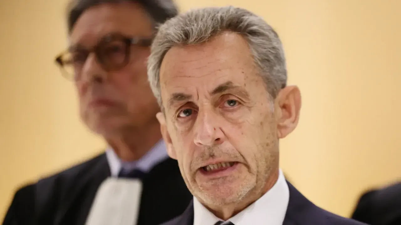Eski Fransa Cumhurbaşkanı Nicolas Sarkozy Yarın Cezaevine Girecek