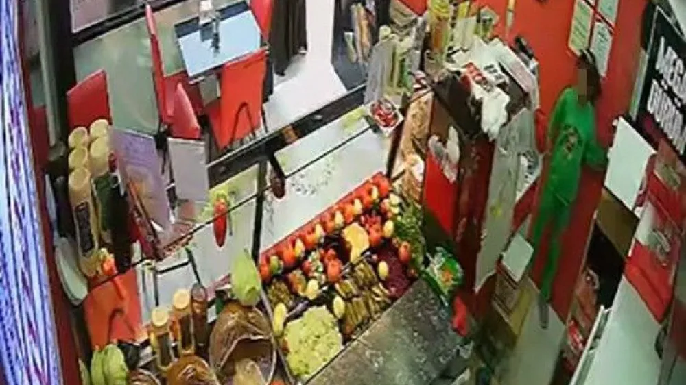 Kadınlar Küçük Çocuğa Hırsızlık Yaptırdı: 3 Bin Lira Kasadan Çalındı