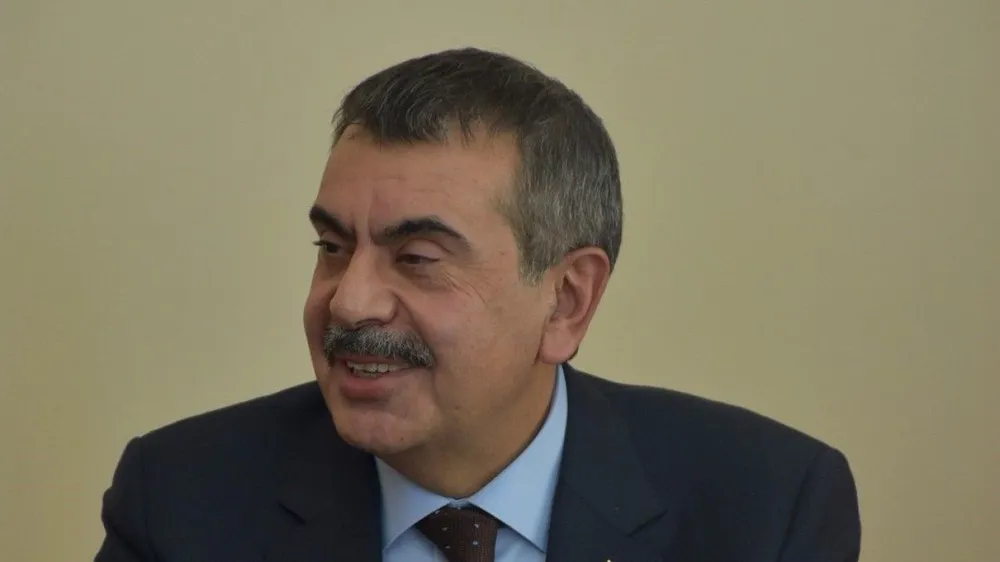 Bakan Tekin’den CHP’ye Zorunlu Eğitim Eleştirisi: “Oynadıkları Bir Tiyatro”
