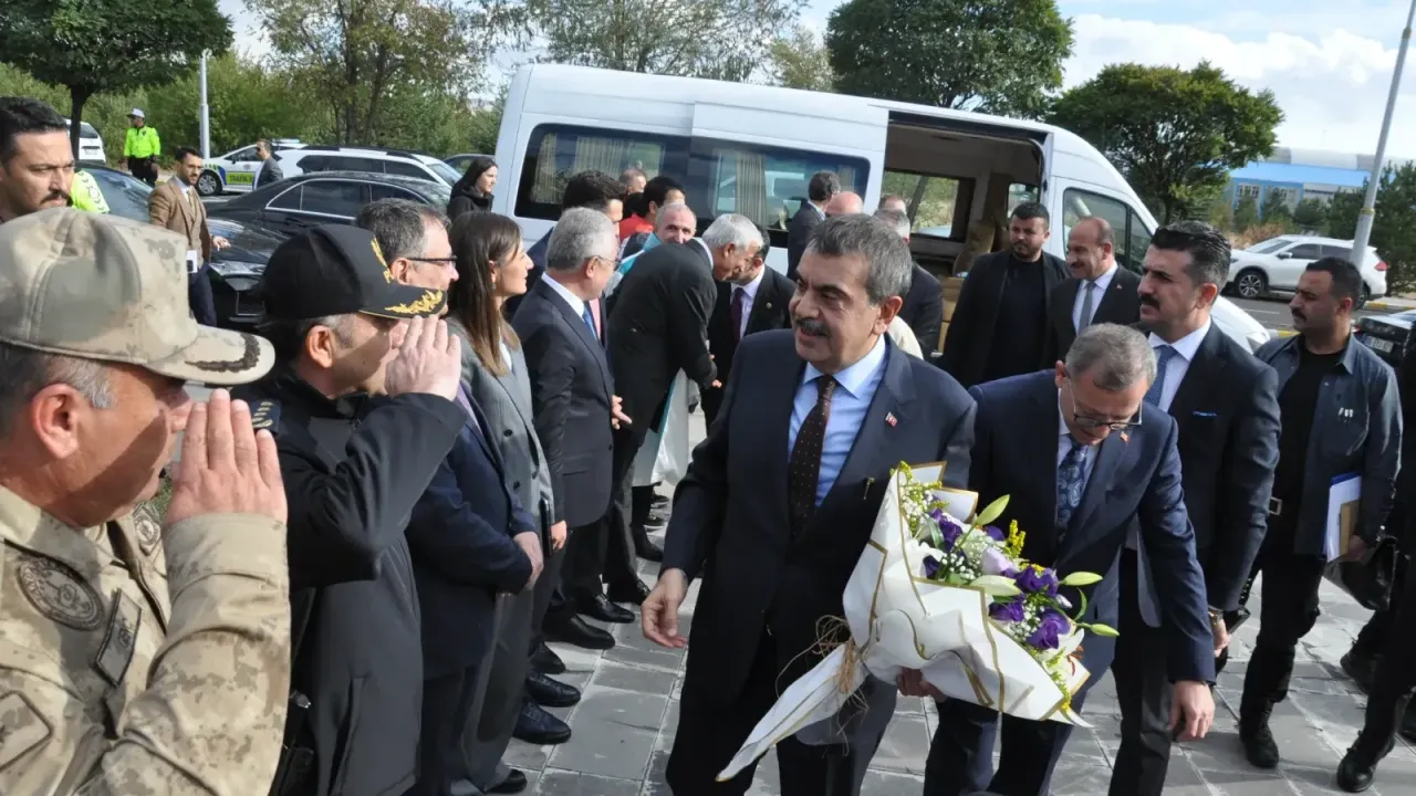 Bakan Tekin: “Terörsüz Türkiye Süreci En Çok Aydınların Görevi”