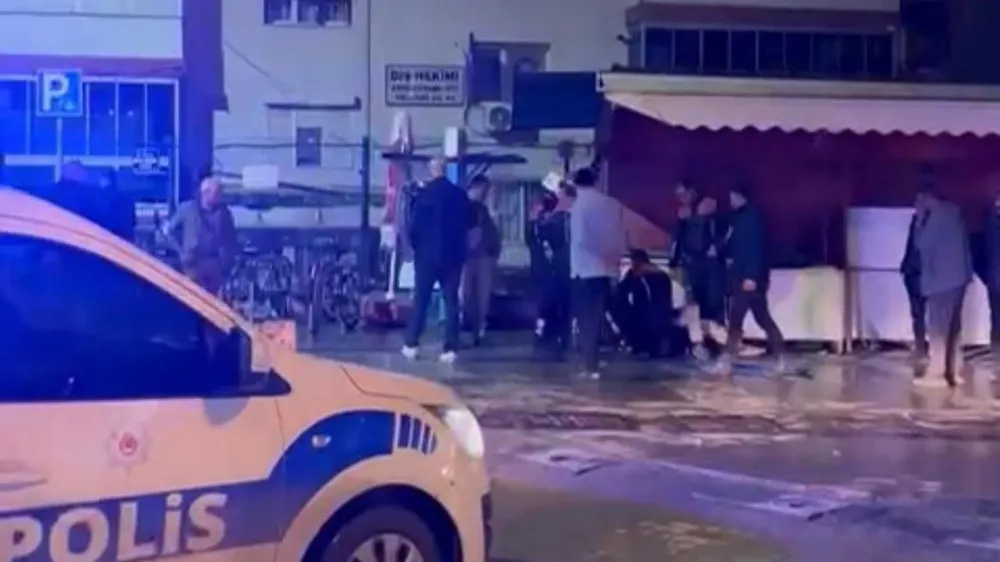 İzmir’de Parkta Bıçaklı Saldırı: 5 Yerinden Yaralandı